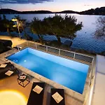 Vila Sea Touch - Beachfront, With A Heated Pool Rogoznica (Sibenik-Knin)