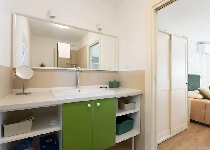 Sea Touch - Beachfront, With A Heated Pool Willa *