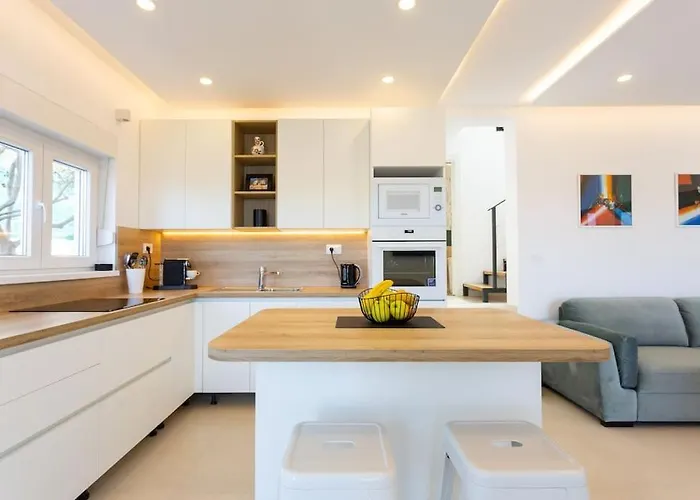 Sea Touch - Beachfront, With A Heated Pool ロゴズニッツァ