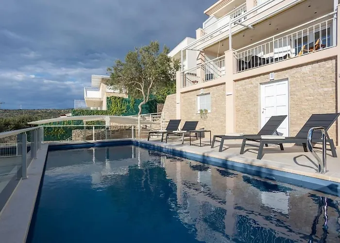 Sea Touch - Beachfront, With A Heated Pool * ロゴズニッツァ