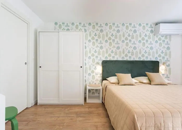 Sea Touch - Beachfront, With A Heated Pool Willa