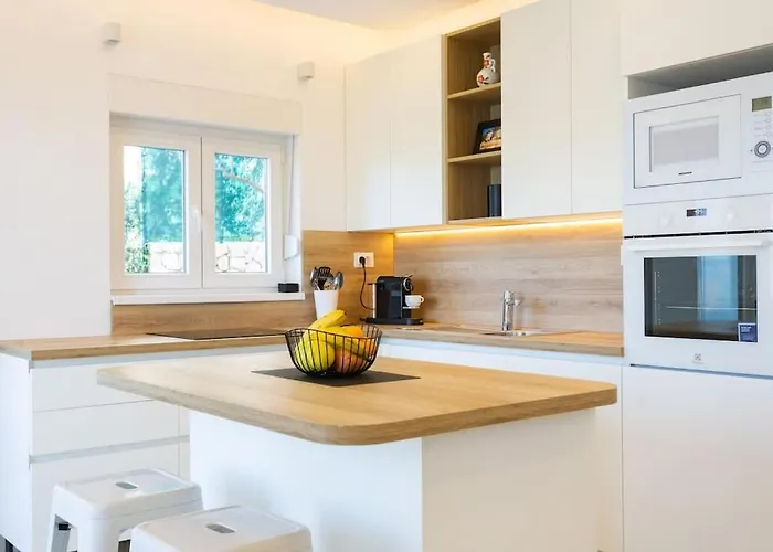 Willa Sea Touch - Beachfront, With A Heated Pool