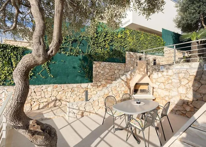 Willa Sea Touch - Beachfront, With A Heated Pool Rogoznica (Sibenik-Knin)