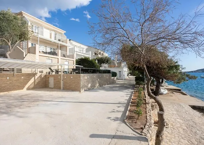 Sea Touch - Beachfront, With A Heated Pool ヴィラ