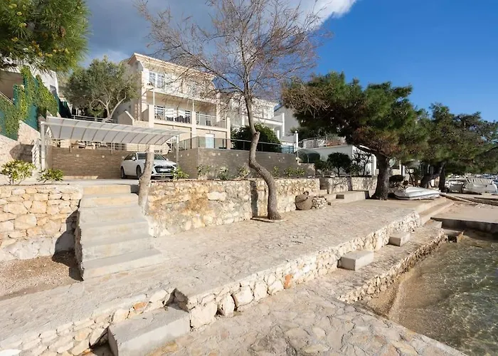 Sea Touch - Beachfront, With A Heated Pool Willa *